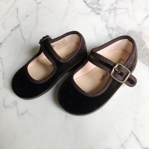 dona carmen mary jane shoes